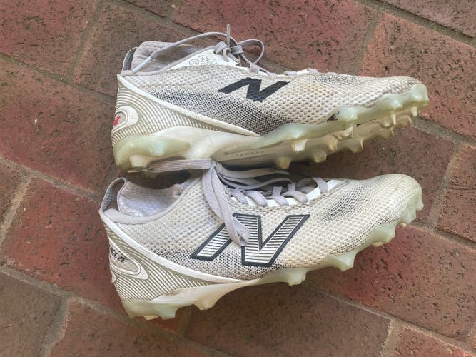 White Unisex Size M 9.0 (W 10.0) Adult New Balance Low Top Molded Cleats (Used)