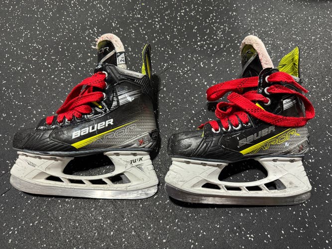Bauer Vapor X4 Hockey Skates Regular Width Size 2.5 (Used)