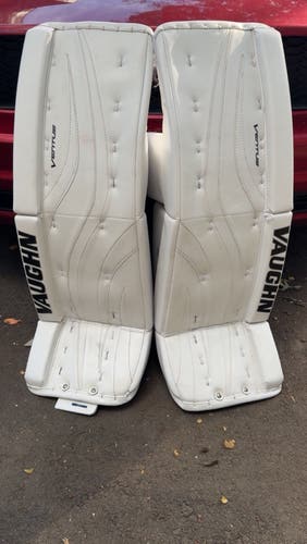 32+2" Vaughn Ventus LT88 Goalie Leg Pads