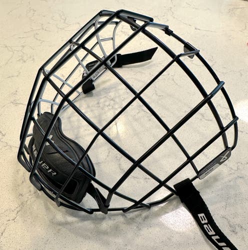 Bauer Contour 2 Full Cage Medium Black/White (Used)