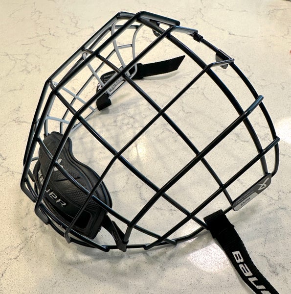 Bauer Contour 2 Full Cage Medium Black/White (Used)