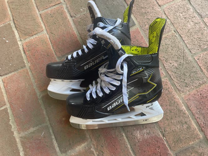 Black Bauer Supreme Hockey Skates 5.5