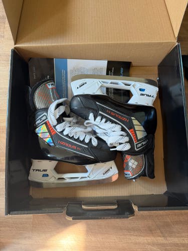 2023 True HZRDUS 5x Hockey Skates Regular Width Size 1.5 (New)