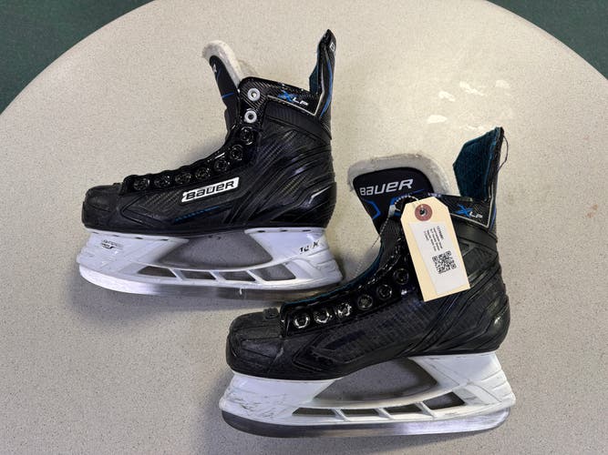 Intermediate Bauer XLP Hockey Skates Regular Width Size 5 (Used)