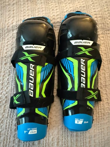 Youth Bauer X 9" Shin Pads (like New)