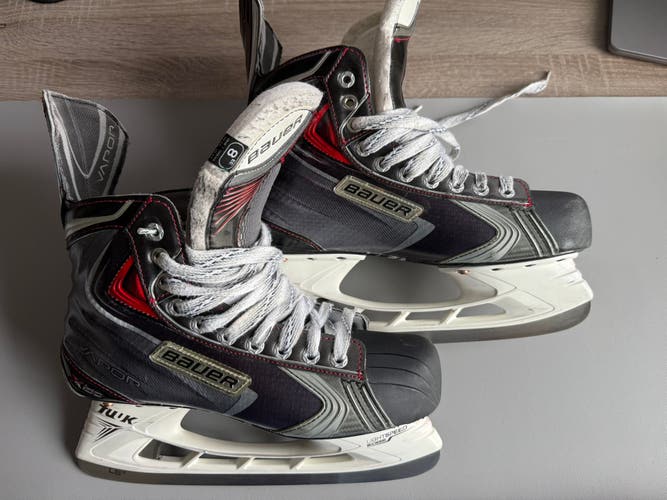 2014 Bauer Vapor X100 Hockey Skates Extra Wide Width 8 (Used)