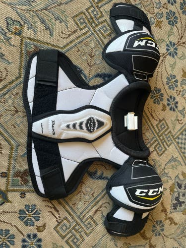 Medium Youth CCM Ultra Tacks Shoulder Pads (Used)