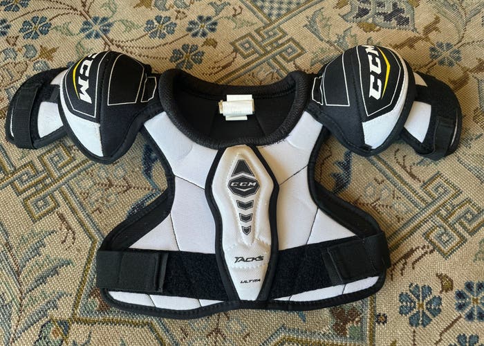 Medium Youth CCM Ultra Tacks Shoulder Pads (Used)