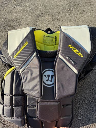Large/Extra Large Warrior RX3E+ Goalie Chest Protector (Used)