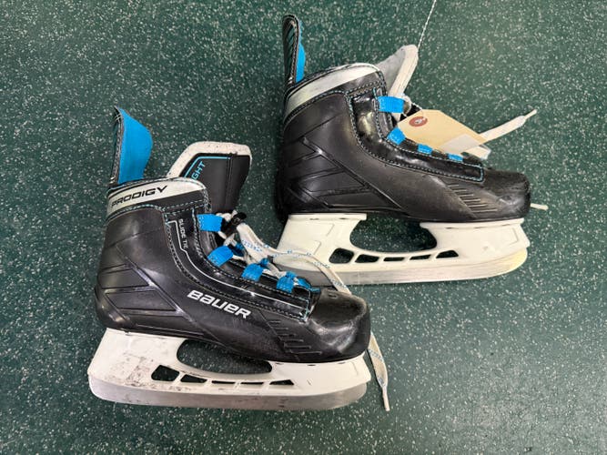 Junior Bauer Prodigy Hockey Skates Regular Width 13 (Used)