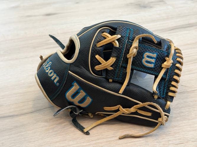 Wilson A2000 DP15 SC Infield RH Throw Baseball Glove 11.5"