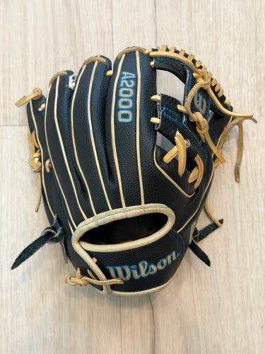 Wilson A2000 DP15 SC Infield RH Throw Baseball Glove 11.5"