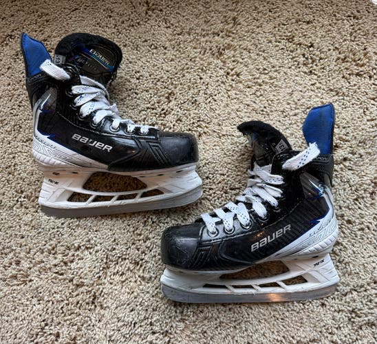 2025 Bauer Vapor Flylite Hockey Skates Regular Width 13.5 (Used)