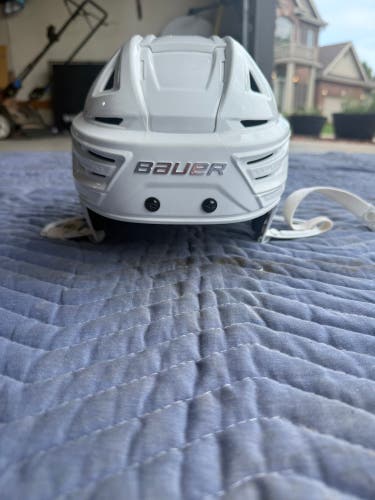 Large Bauer Re-Akt 150 Helmet (Used)