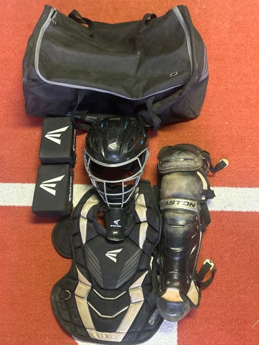 Black Easton Gametime Catcher's Set (Used)