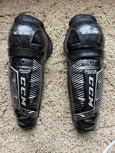 Youth CCM Tacks 9550 10" Shin Pads (Used)