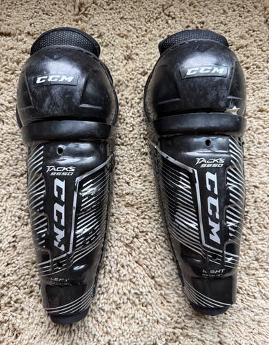 Youth CCM Tacks 9550 9" Shin Pads (Used)