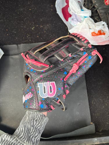A2000 ELLY DE LA CRUZ GM DPW 12" FIELDING GLOVE, RIGHT HAND THROW