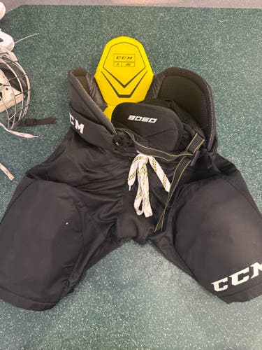 Black Junior Large CCM Tacks 9060 Hockey Pants (Used)