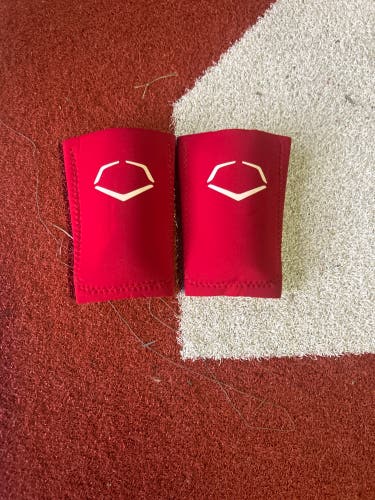 Red Junior EvoShield Wrist Wrist Guards (Used)