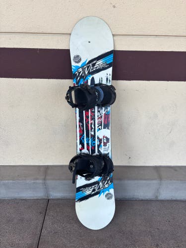 Ride Ruckus 142 cm Snowboard | Burton Freestyle Bindings