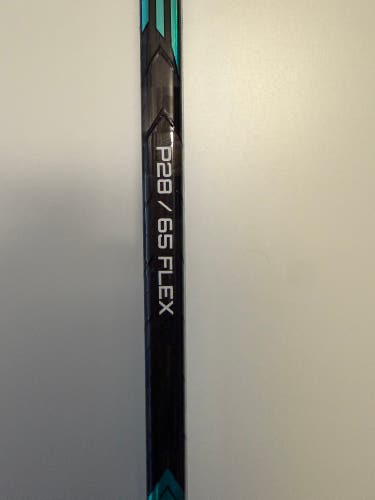 Intermediate Bauer Pulse Right Handed Hockey Stick P28 65 Flex (Used)