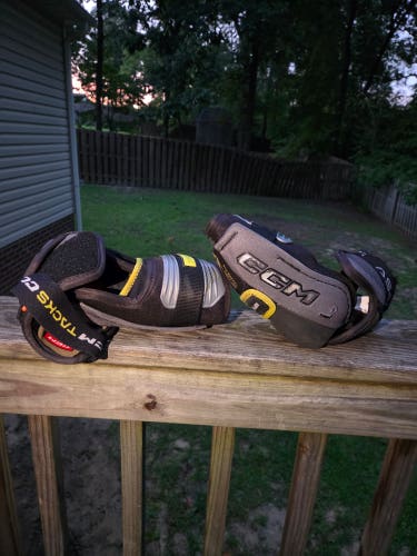 Senior Small CCM Tacks Elbow Pads (Used)