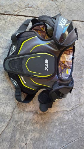 Medium Youth STX Stallion 200 Shoulder Pads (Used)