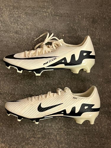 White Unisex Size M 8.5 (W 9.5) Nike Mercurial Vapor Turf Cleats Cleats (New)