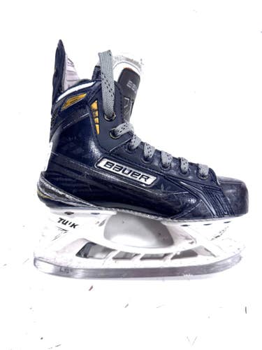 Used Bauer SUPREME MATRIX Junior Hockey Skate Junior 01 11860-S000313859