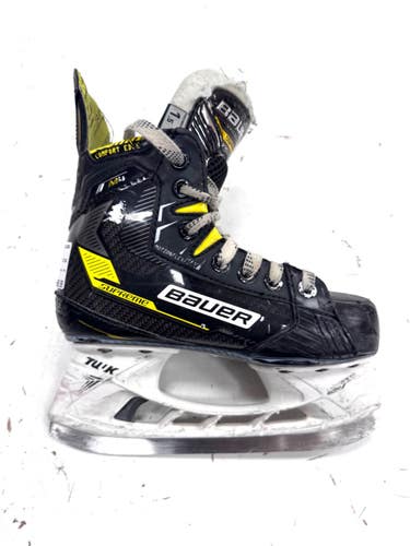 Used Bauer M4 Junior Hockey Skate Junior 01.5 11860-S000314766