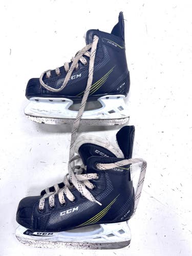 Used CCM 9040 Junior Hockey Skate Junior 01 11860-S000314837