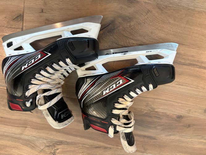 CCM JetSpeed FT460 Hockey Goalie Skates Regular Width 7 (Used)