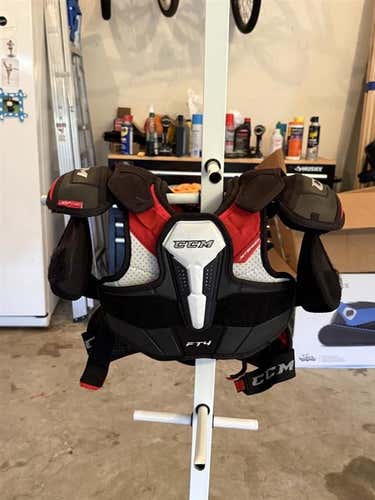 Men's Medium Junior CCM JetSpeed FT4 Shoulder Pads (Used)