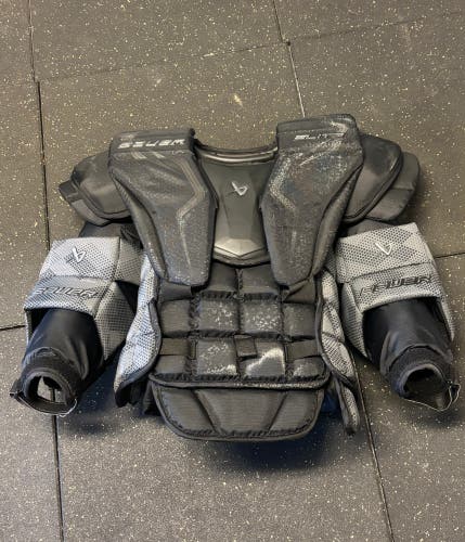 Medium 2023 Bauer Elite Goalie Chest Protector (Used)
