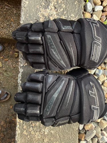 True Catalyst 7X5 Gloves 11" (Used)