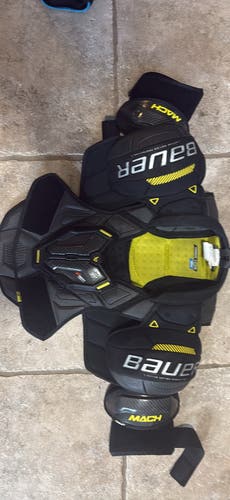Medium Intermediate Bauer Supreme Mach Shoulder Pads (Used)