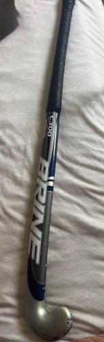 Brine C300 36” Composite Field Hockey Stick – Silver/Blue (used)