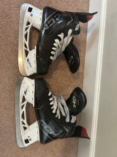 2023 CCM JetSpeed FT680 Hockey Skates Regular Width 7 (Used)