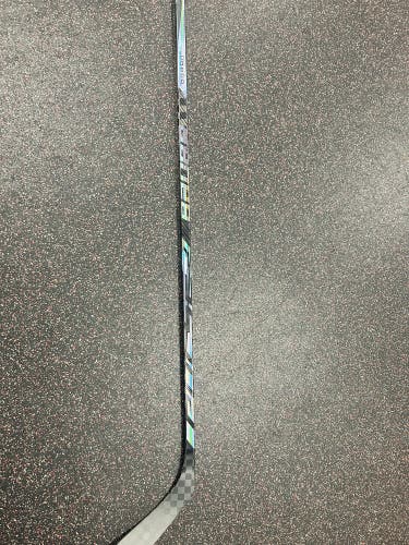 Senior Bauer Pulse Right Handed Hockey Stick 65 Flex (New)