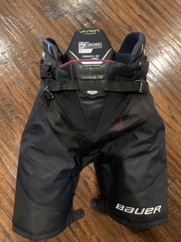 Intermediate Large Bauer Vapor Hyperlite Hockey Pants (Used)