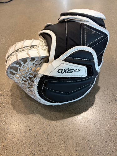 Black Intermediate CCM Axis 2.9 Goalie Gloves & Blockers Regular (Used)