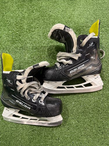 Youth Bauer Supreme M50 Pro Hockey Skates Regular Width 12.5 (Used)