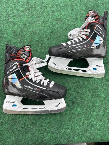 Intermediate True HZRDUS 9x Hockey Skates (Regular) Size 6 (Used)