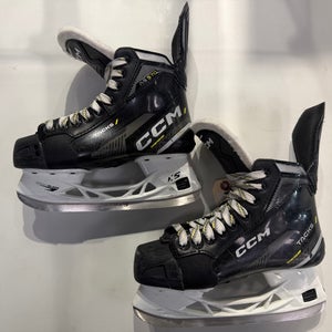 Junior CCM Tacks AS-570 Hockey Skates Regular Width Size 3.5 (Used)