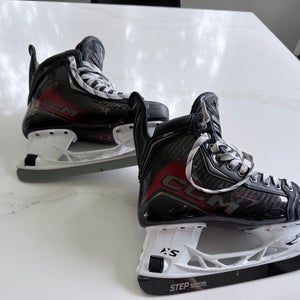CCM JetSpeed FT8 Pro Hockey Skates 6 (Used)