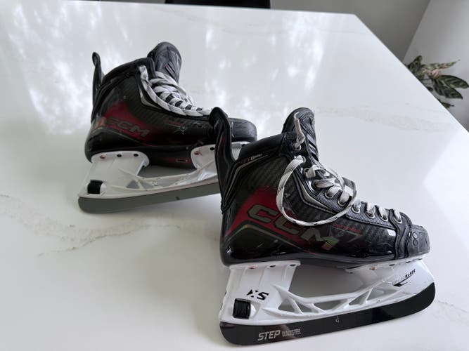 CCM JetSpeed FT8 Pro Hockey Skates 6 (Used)
