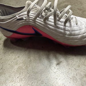 White Unisex Size M 9.0 (W 10.0) Nike Cleats (Used)