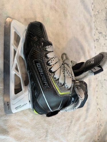 Bauer Elite Junior Goalie Skates – Size 1 (Used)
