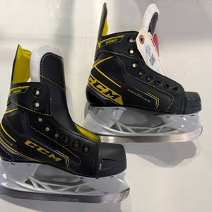Youth CCM Super Tacks 9350 Hockey Skates Regular Width 13 (New)